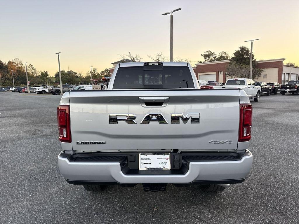 Ram 2500 Laramie Crew Cab 4X4 6'4' Box - Thumbnail 5