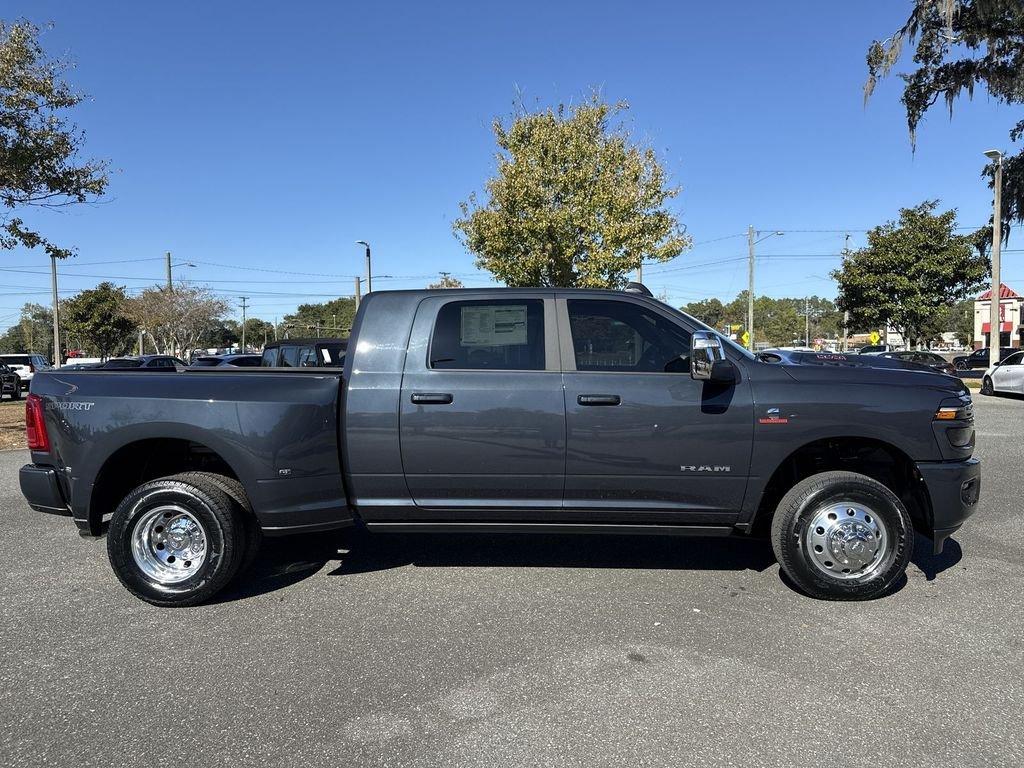 Ram 3500 Laramie Mega Cab 4X4 6'4' Box - Thumbnail 3
