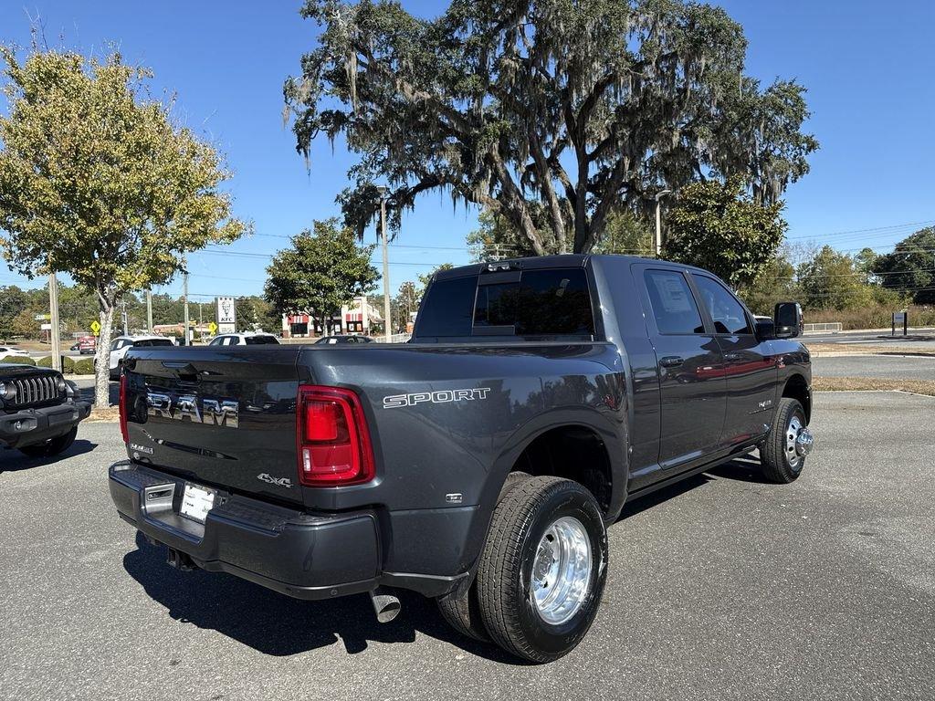 Ram 3500 Laramie Mega Cab 4X4 6'4' Box - Thumbnail 4