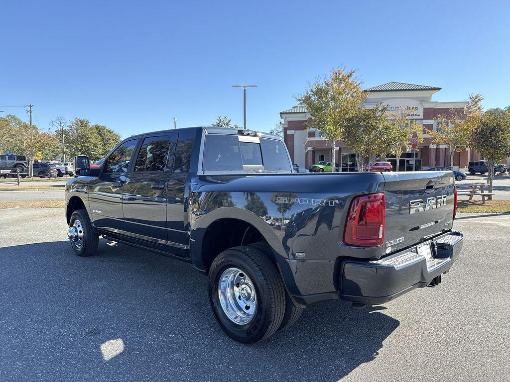 Ram 3500 Laramie Mega Cab 4X4 6'4' Box - Thumbnail 6