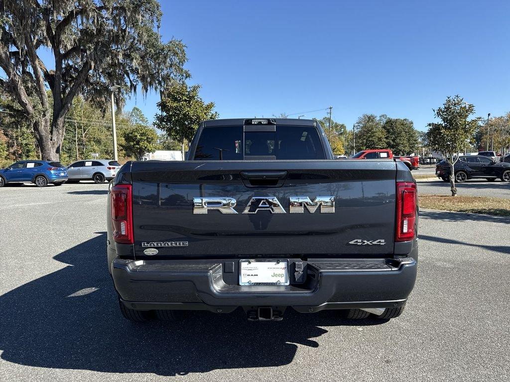 Ram 3500 Laramie Mega Cab 4X4 6'4' Box - Thumbnail 5
