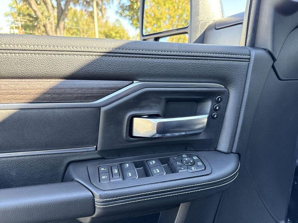 Ram 3500 Laramie Mega Cab 4X4 6'4' Box - Thumbnail 14