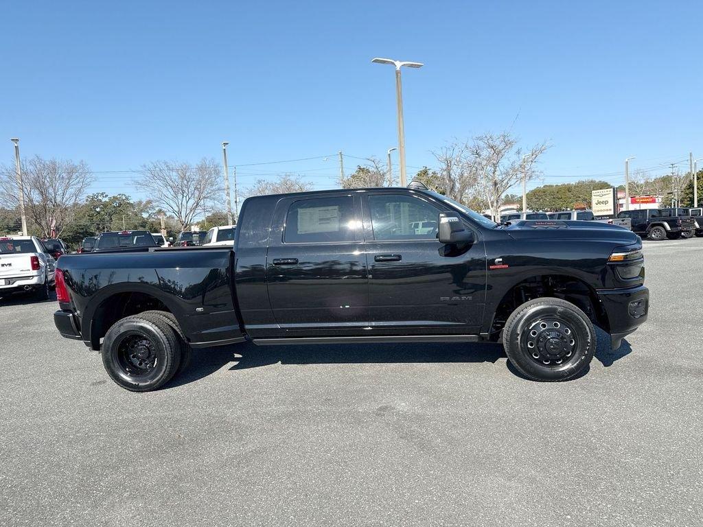 Ram 3500 Laramie Mega Cab 4X4 6'4' Box - Thumbnail 3