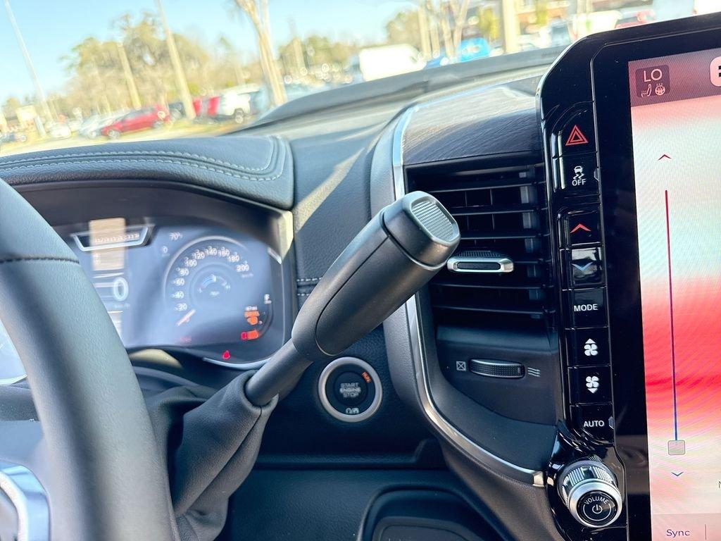 Ram 3500 Laramie Mega Cab 4X4 6'4' Box - Thumbnail 19