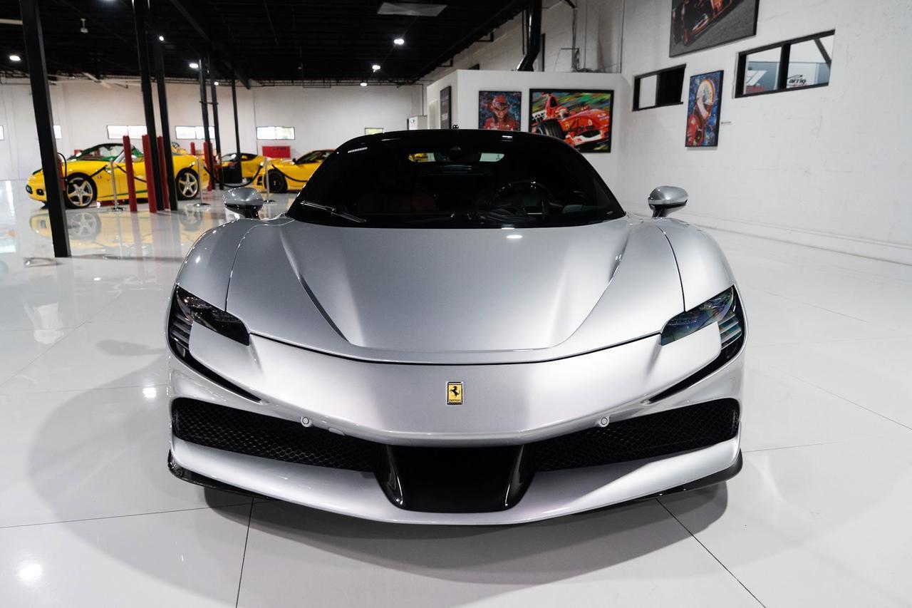 Ferrari SF90 Stradale - Thumbnail 2