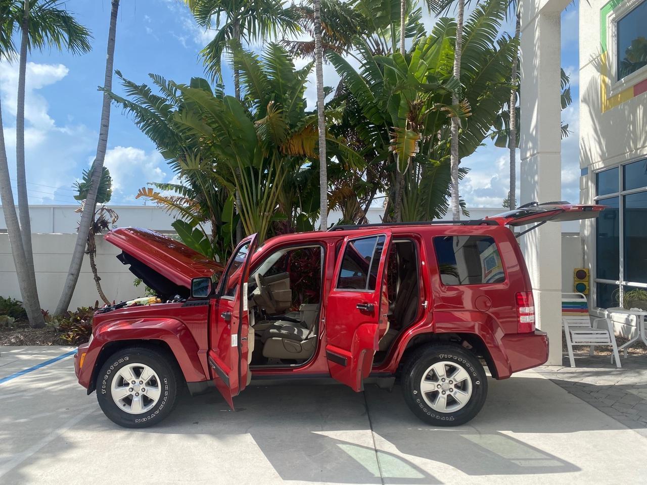 Jeep Liberty - Thumbnail 9