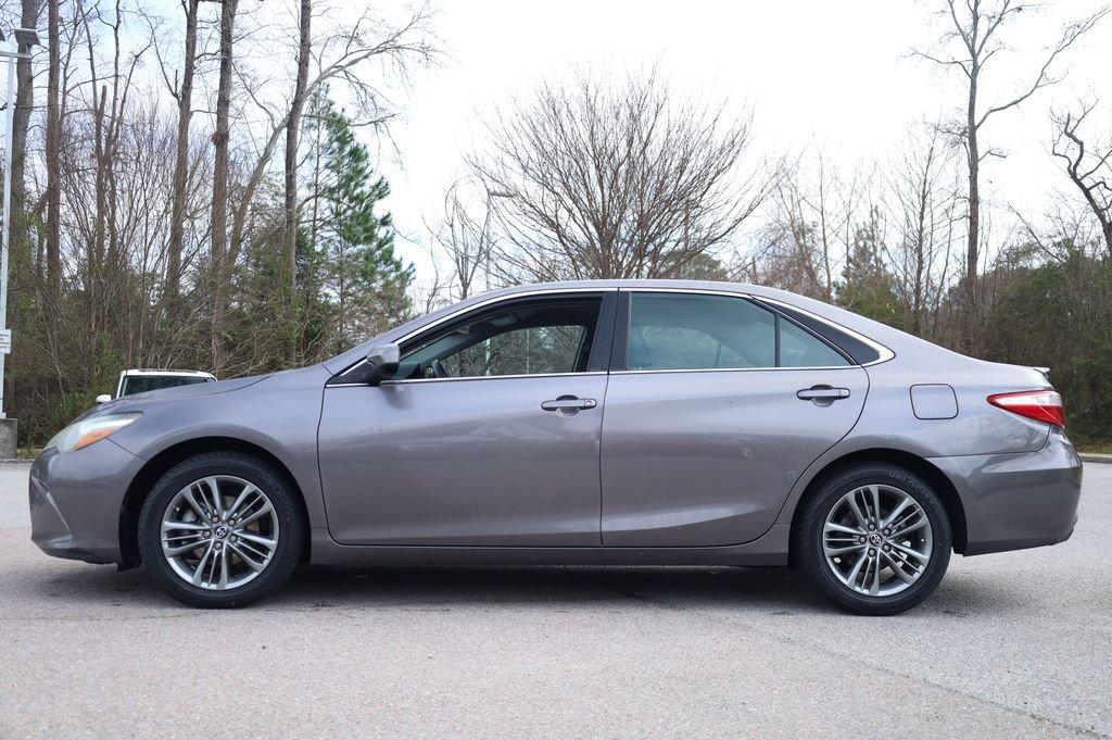 Toyota Camry Se Fwd - Thumbnail 3