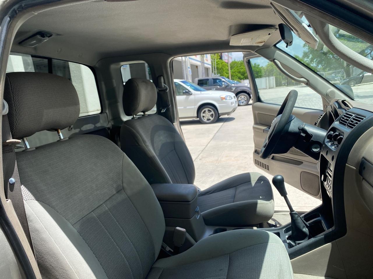 Nissan Frontier 2WD - Thumbnail 13