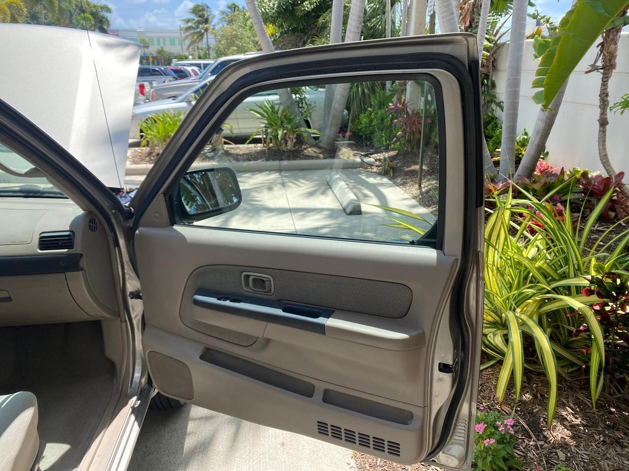 Nissan Frontier 2WD - Thumbnail 12