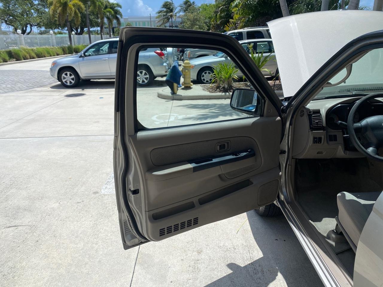 Nissan Frontier 2WD - Thumbnail 10