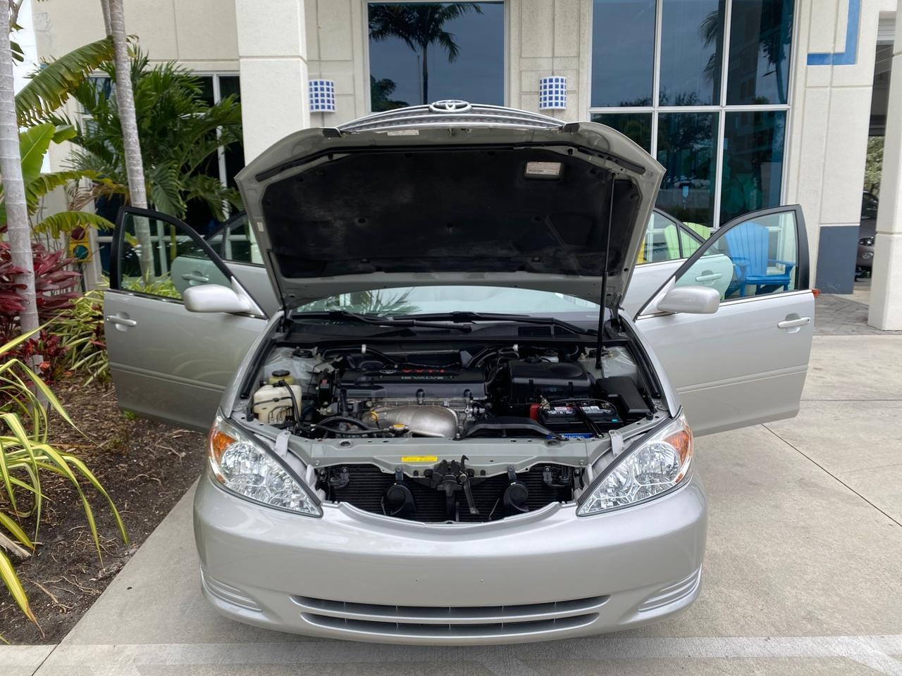 Toyota Camry - Thumbnail 18