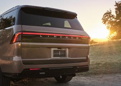 Lincoln Navigator - Thumbnail 3