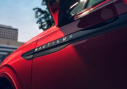 Lincoln Nautilus Suv - Thumbnail 4