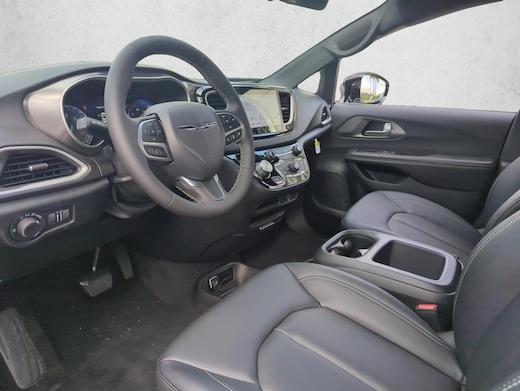 Chrysler Voyager Lx Van Passenger Van - Thumbnail 4