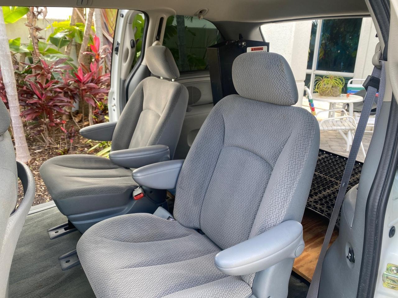 Dodge Caravan - Thumbnail 15