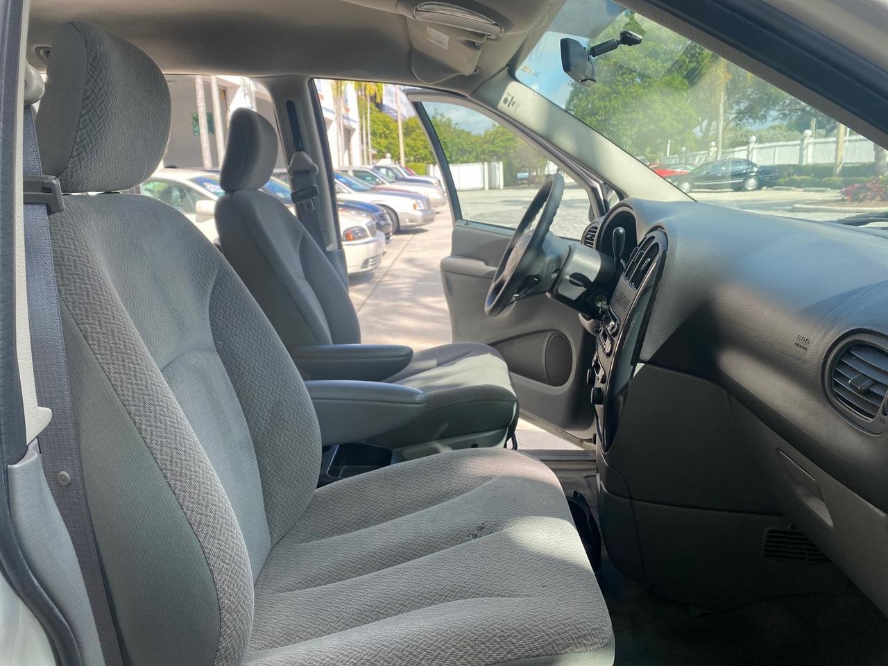 Dodge Caravan - Thumbnail 13