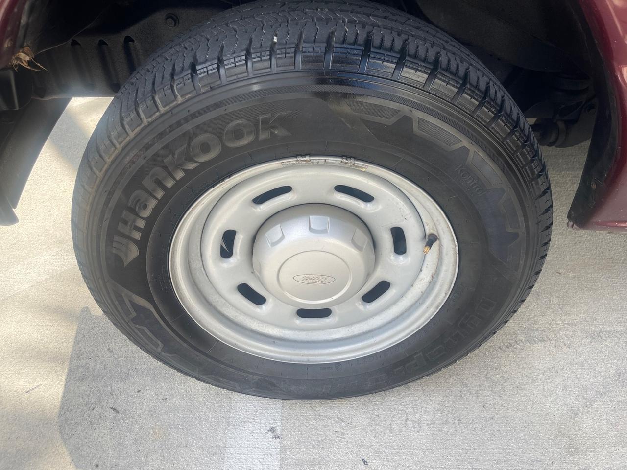 Ford Econoline Wagon - Thumbnail 20