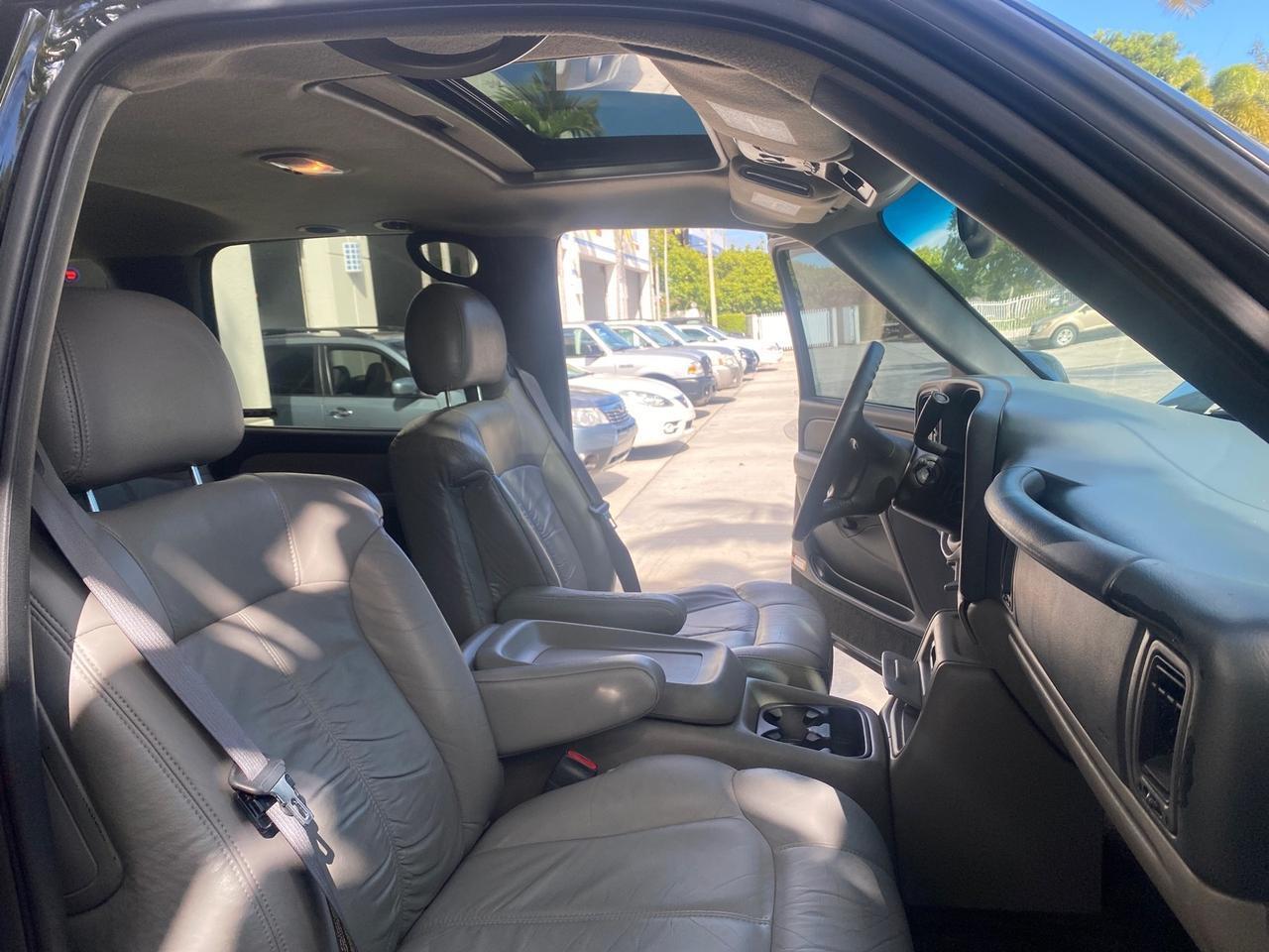 Chevrolet Suburban - Thumbnail 13