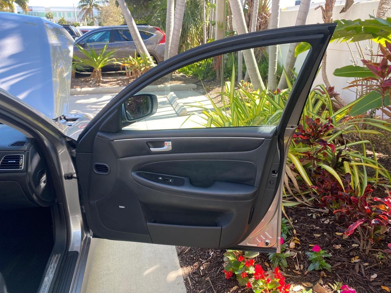 Hyundai Genesis - Thumbnail 12