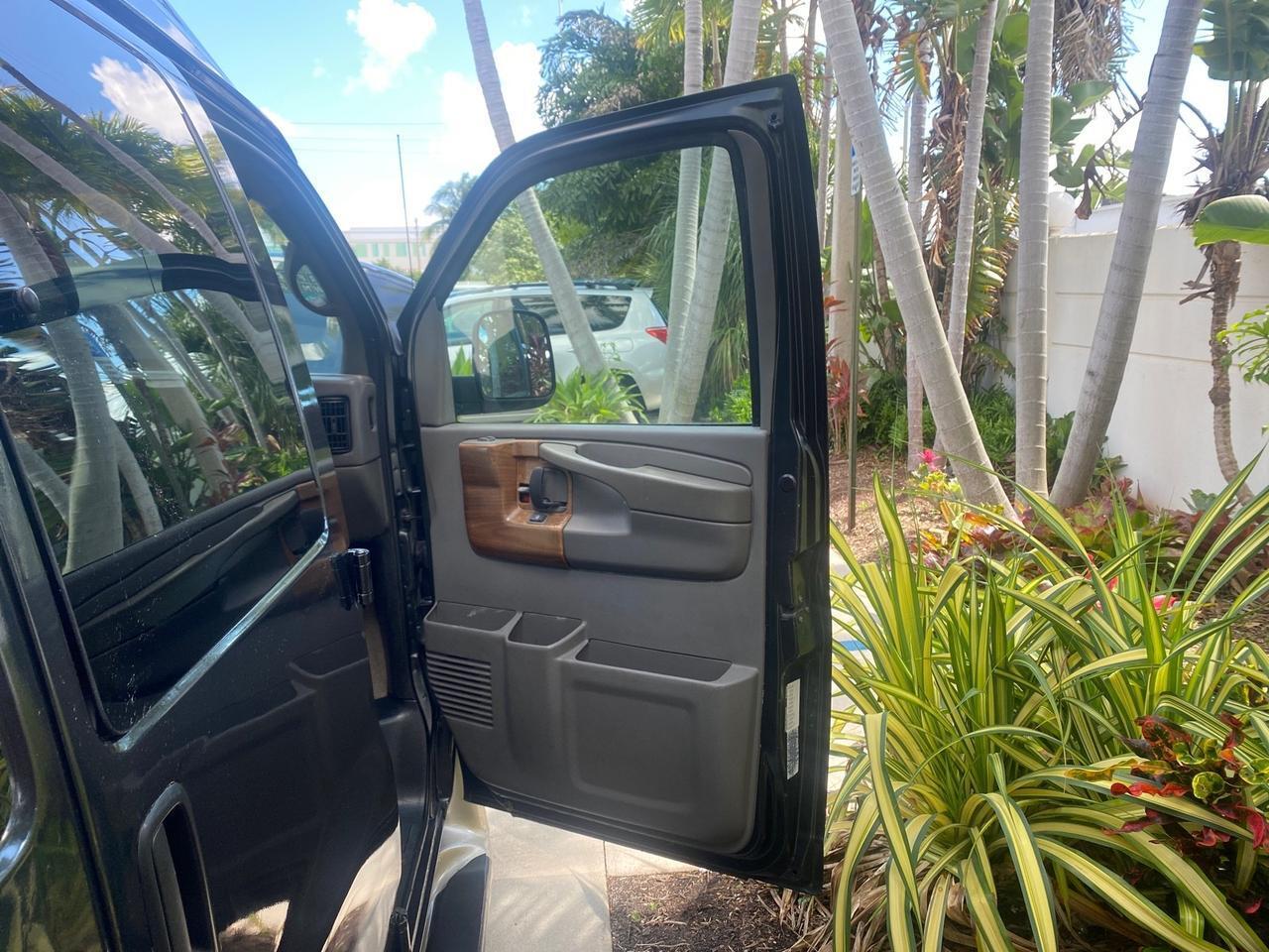 Chevrolet Express HANDICAP LIFT - Thumbnail 12