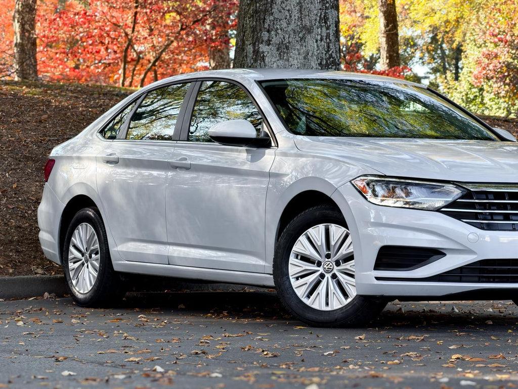 Volkswagen Jetta - Thumbnail 2