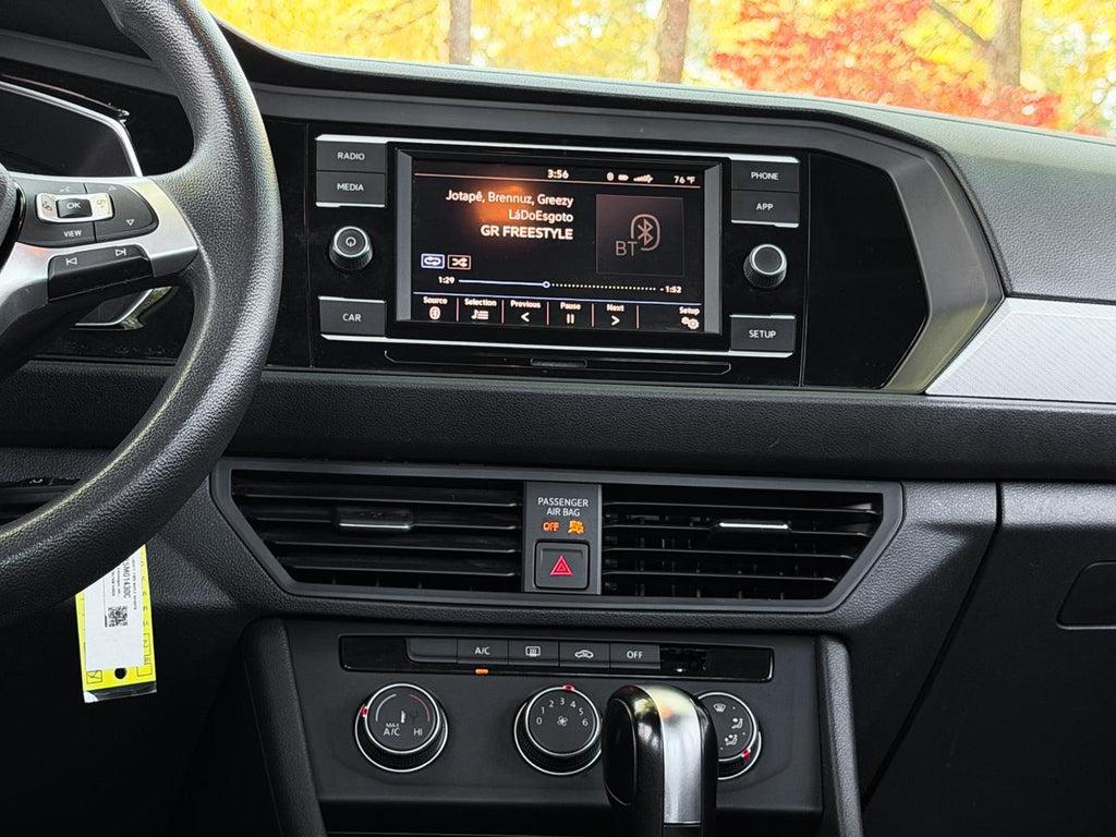 Volkswagen Jetta - Thumbnail 11