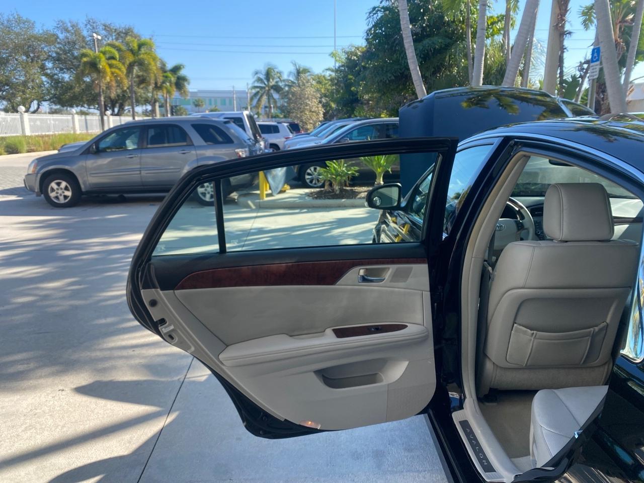 Toyota Avalon - Thumbnail 14