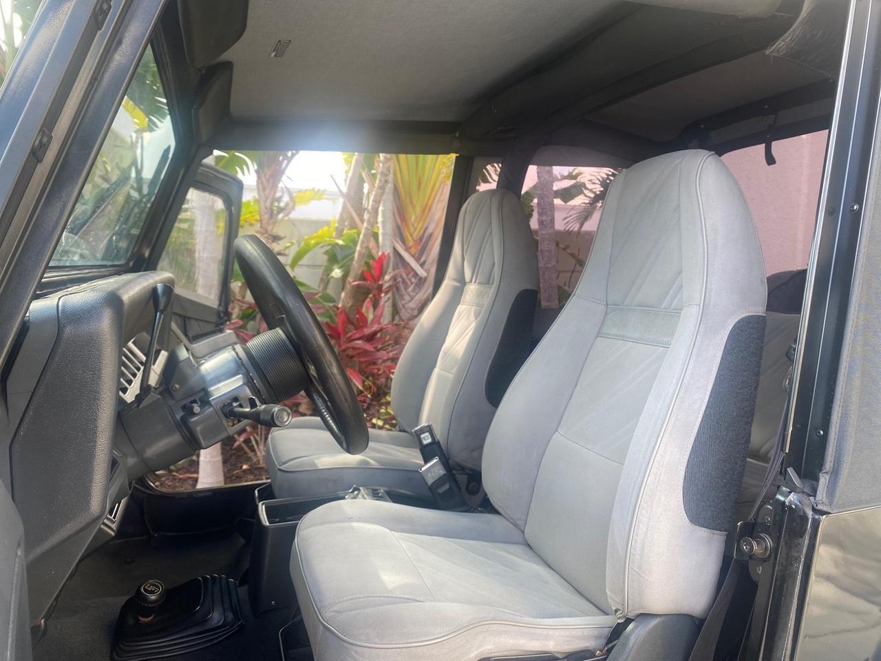 Jeep Wrangler - Thumbnail 11