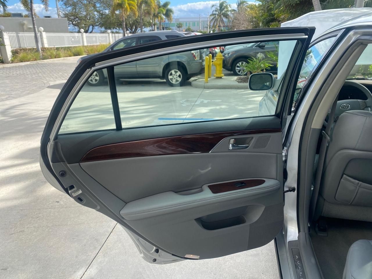 Toyota Avalon - Thumbnail 14