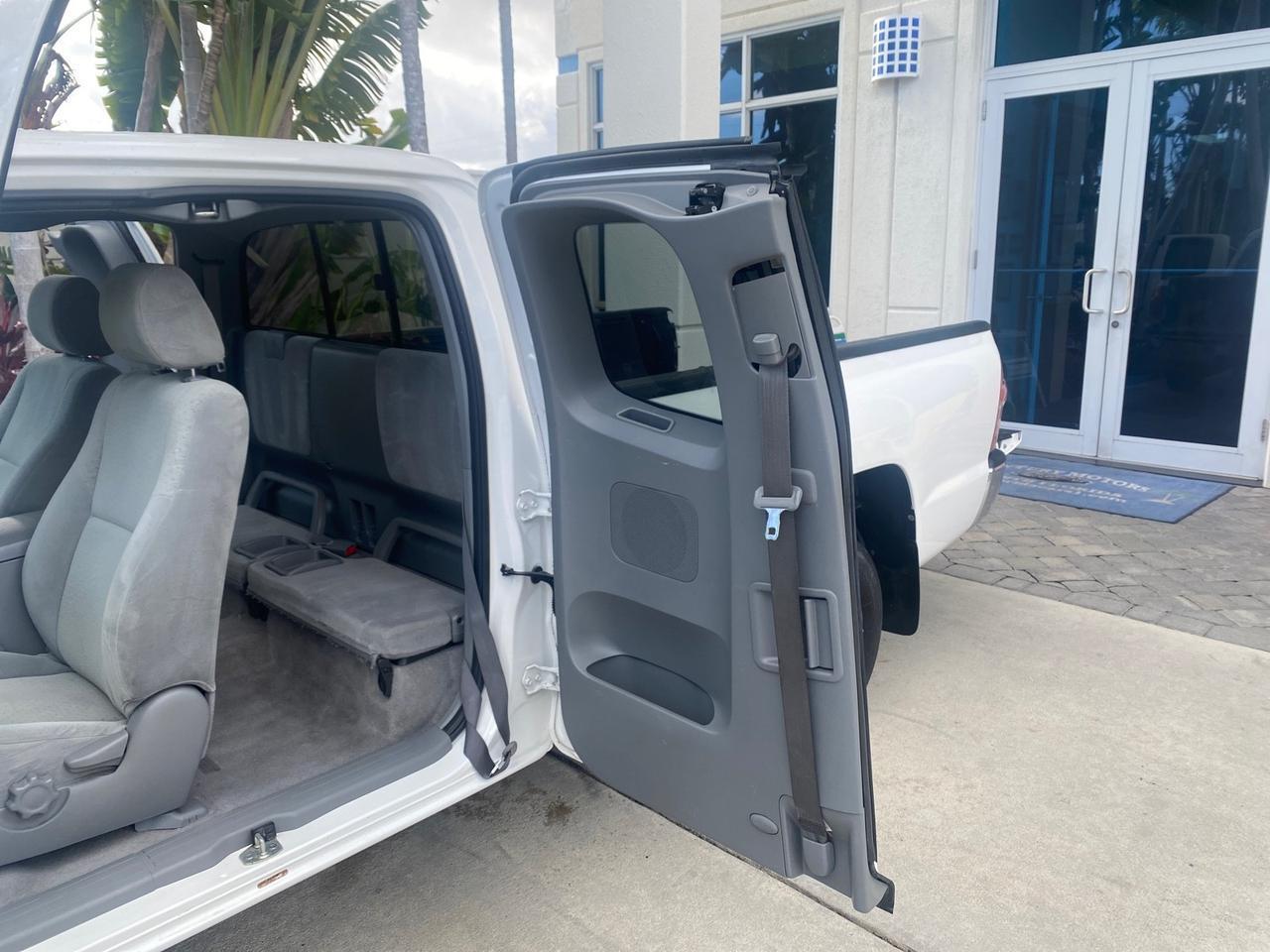 Toyota Tacoma - Thumbnail 14