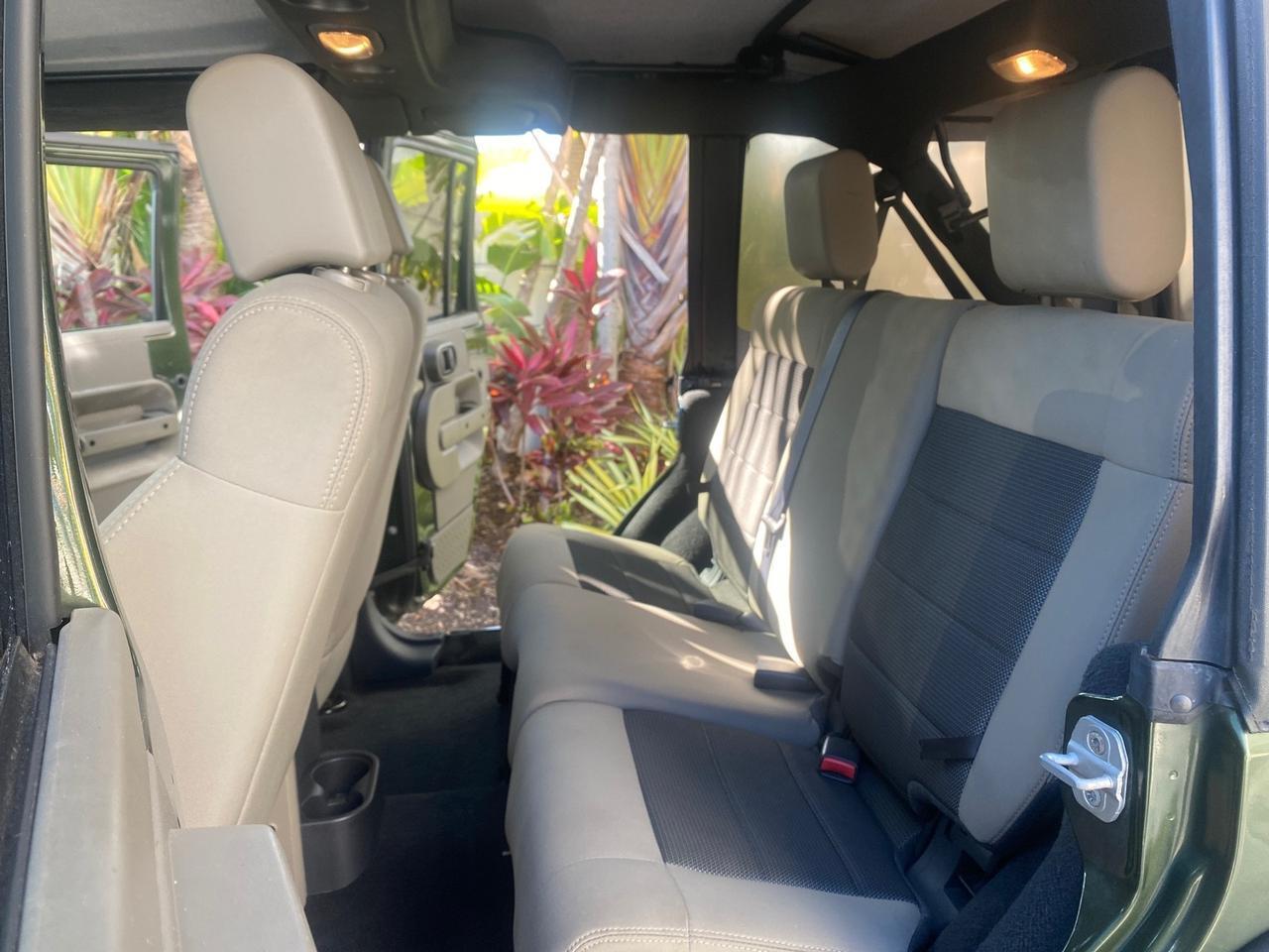 Jeep Wrangler - Thumbnail 15