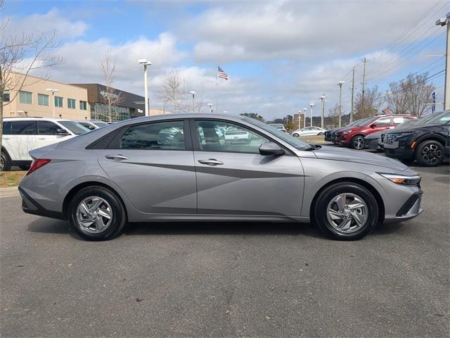 Hyundai Elantra Se Fwd 4D Sedan - Thumbnail 5