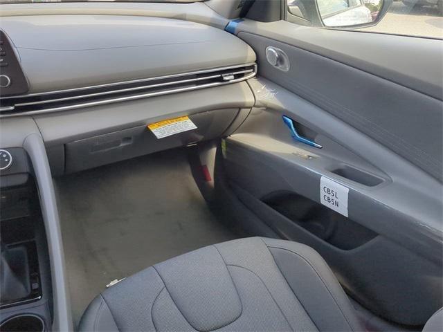 Hyundai Elantra Se Fwd 4D Sedan - Thumbnail 17