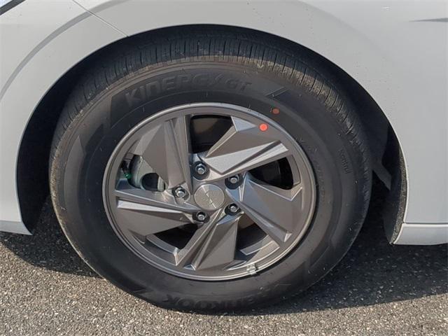 Hyundai Elantra Se Fwd 4D Sedan - Thumbnail 12