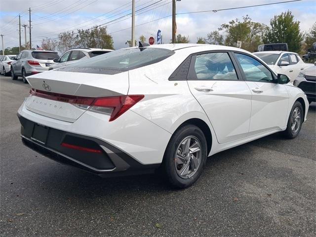 Hyundai Elantra Se Fwd 4D Sedan - Thumbnail 6