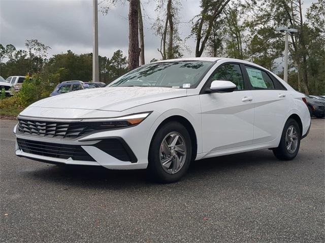 Hyundai Elantra Se Fwd 4D Sedan - Thumbnail 3