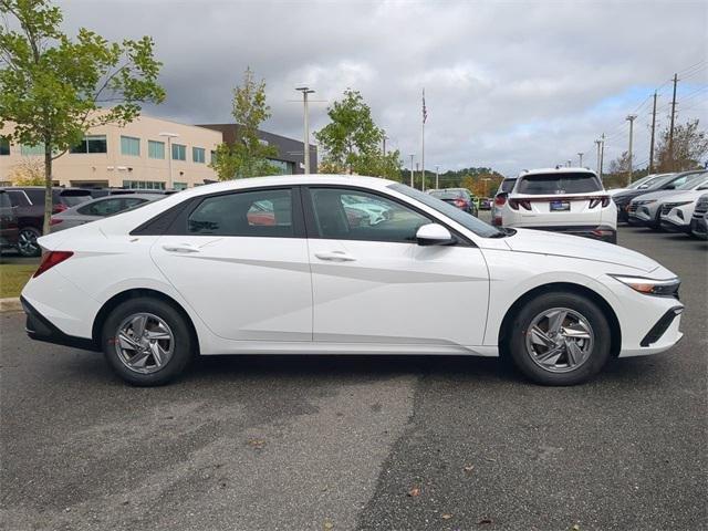 Hyundai Elantra Se Fwd 4D Sedan - Thumbnail 5