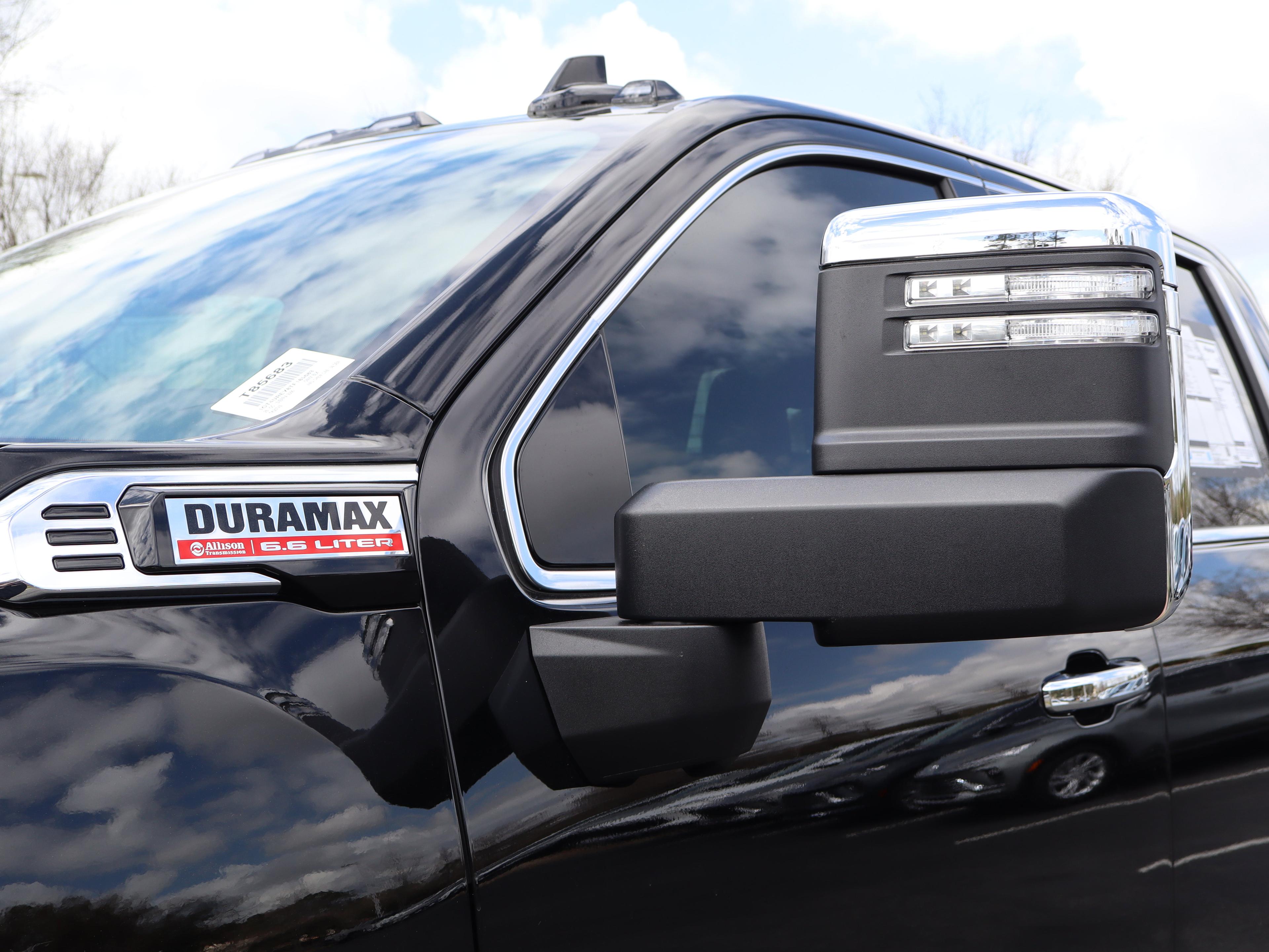 GMC Sierra 2500 Hd Denali Four Wheel Drive Crew Cab - Thumbnail 11