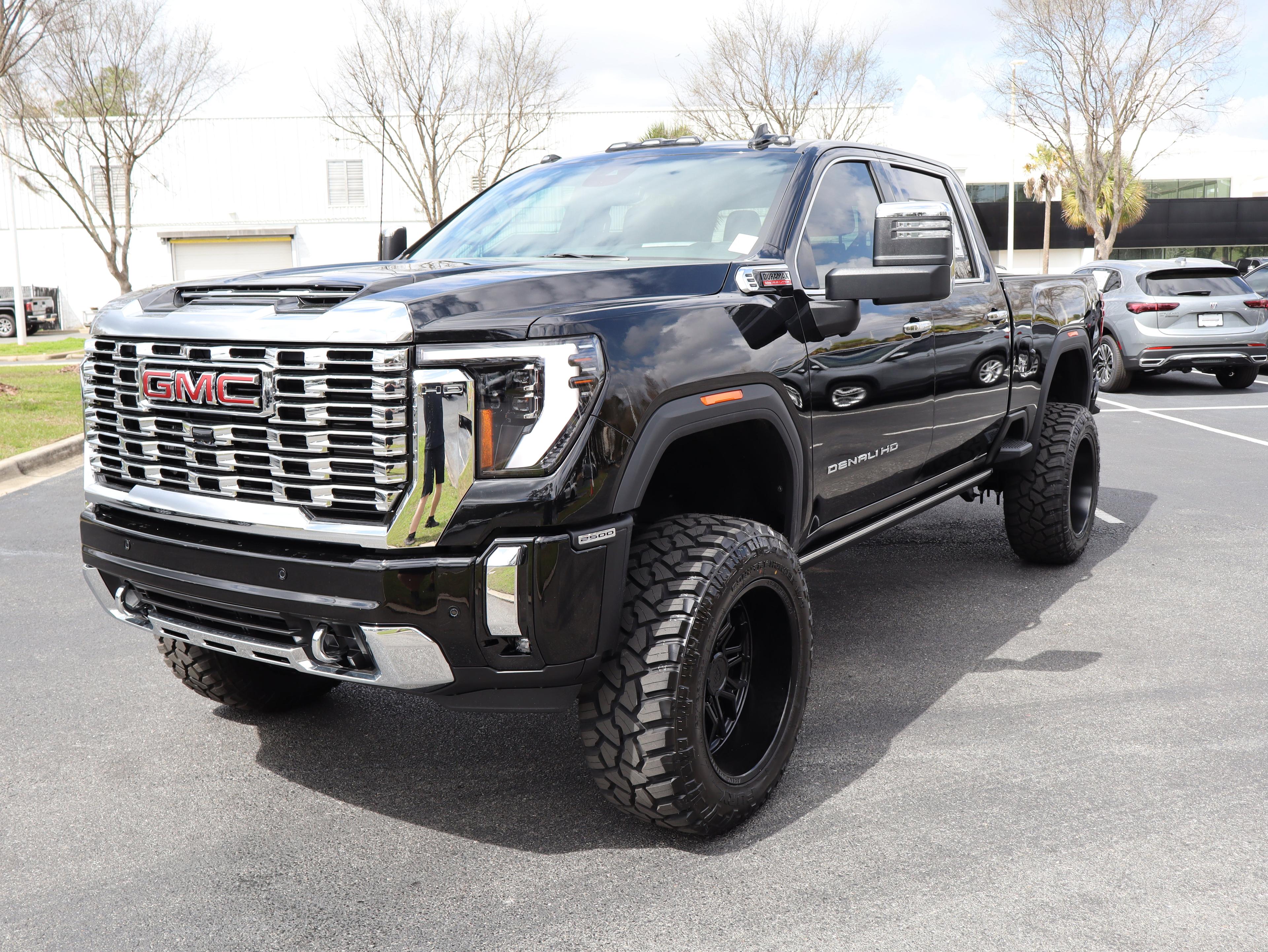 GMC Sierra 2500 Hd Denali Four Wheel Drive Crew Cab - Thumbnail 16