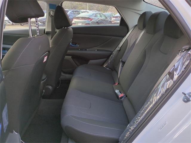 Hyundai Elantra Se Fwd 4D Sedan - Thumbnail 14