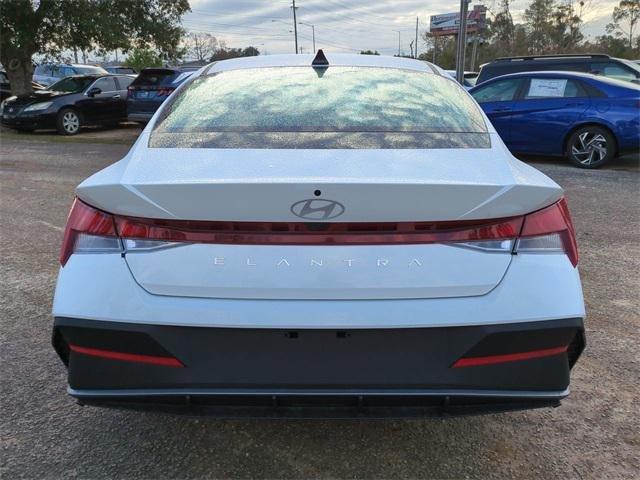 Hyundai Elantra Se Fwd 4D Sedan - Thumbnail 7