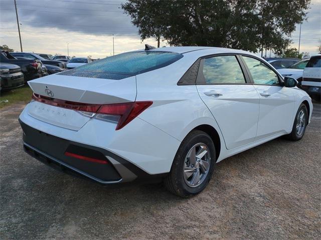 Hyundai Elantra Se Fwd 4D Sedan - Thumbnail 6