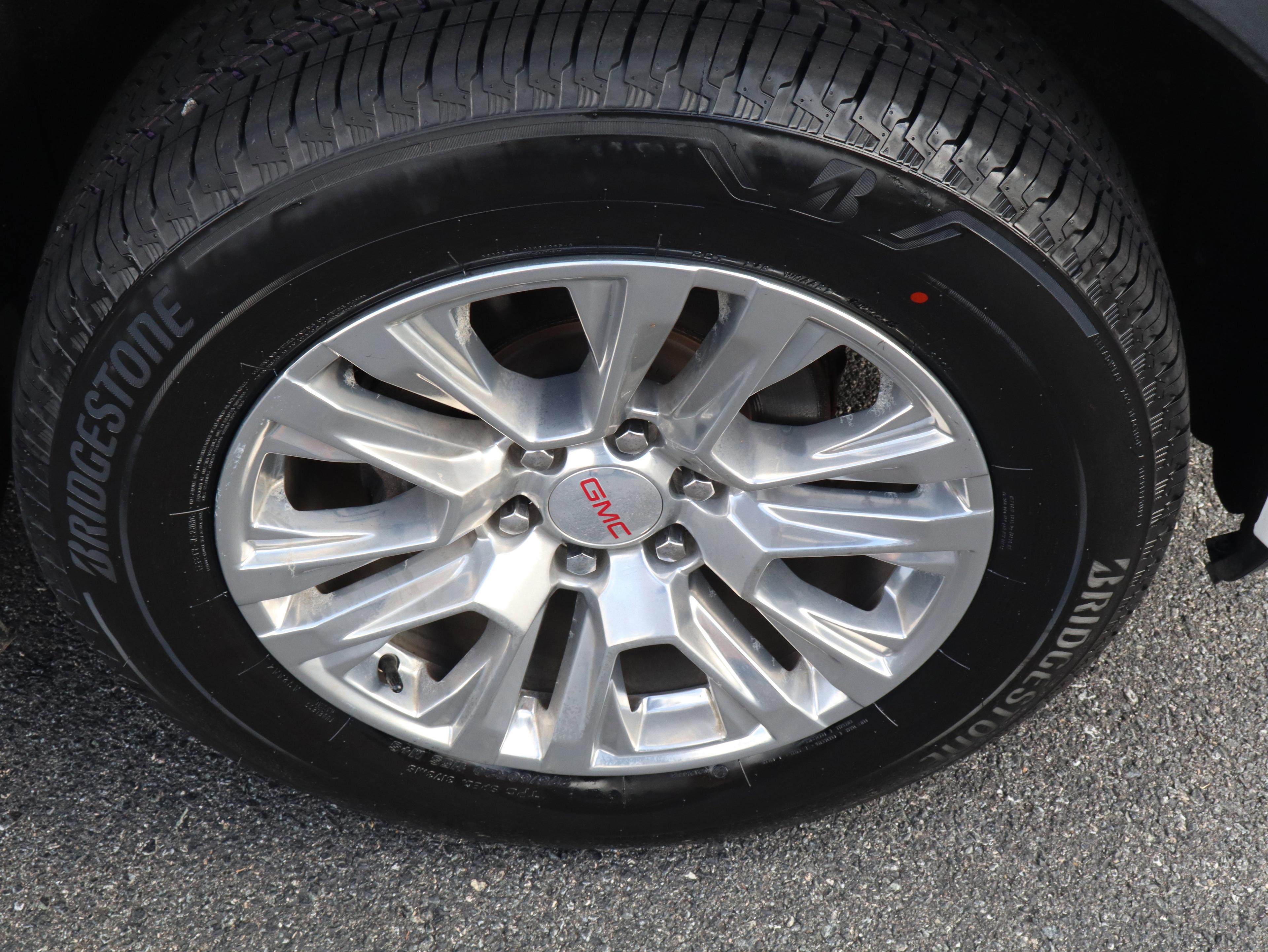 GMC Sierra 1500 Denali Four Wheel Drive Crew Cab - Thumbnail 11