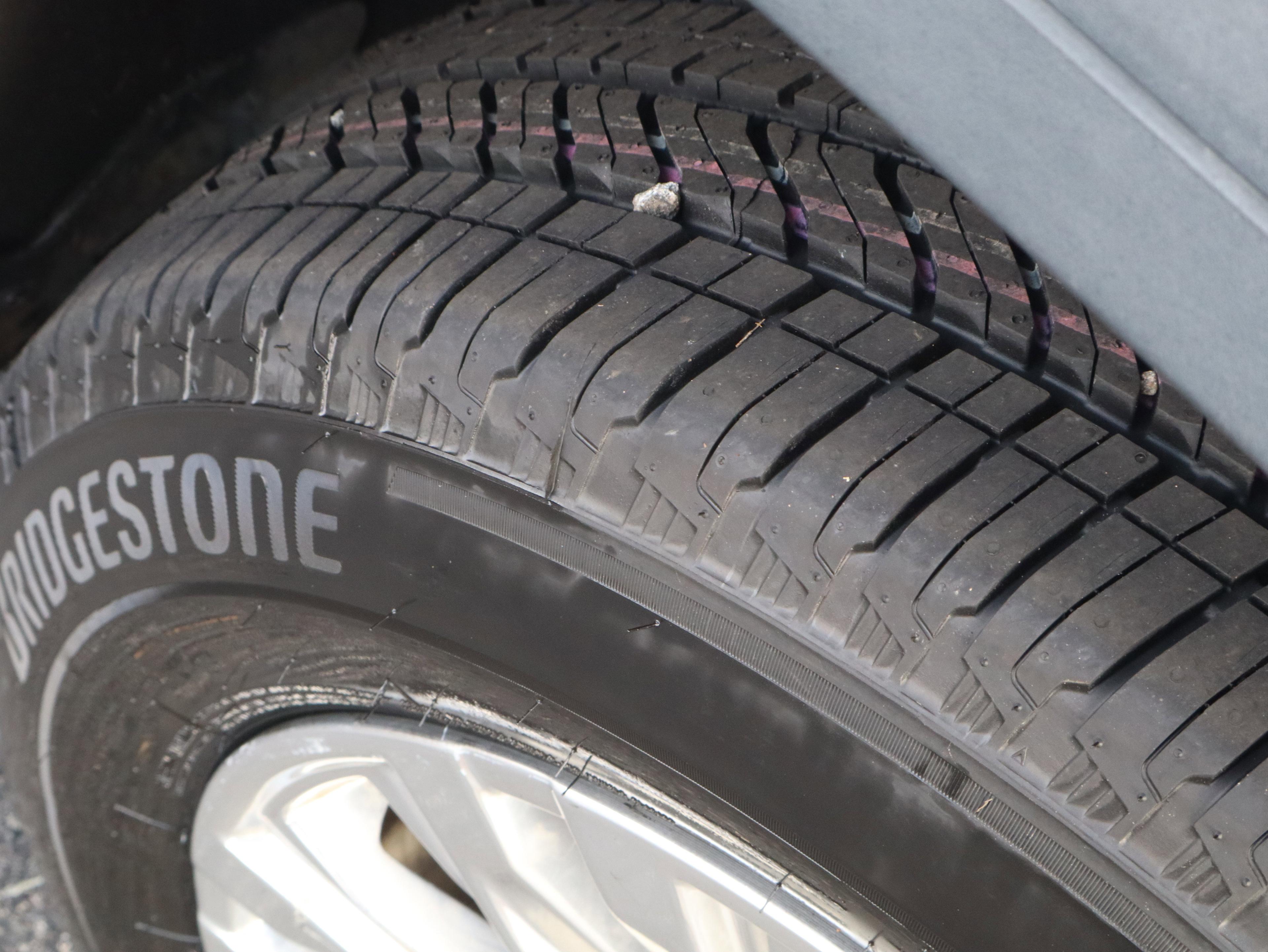 GMC Sierra 1500 Denali Four Wheel Drive Crew Cab - Thumbnail 10