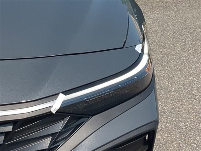 Hyundai Elantra Hybrid Sel Sport Fwd 4D Sedan - Thumbnail 11