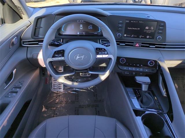 Hyundai Elantra Sel Sport Premium Fwd 4D Sedan - Thumbnail 16