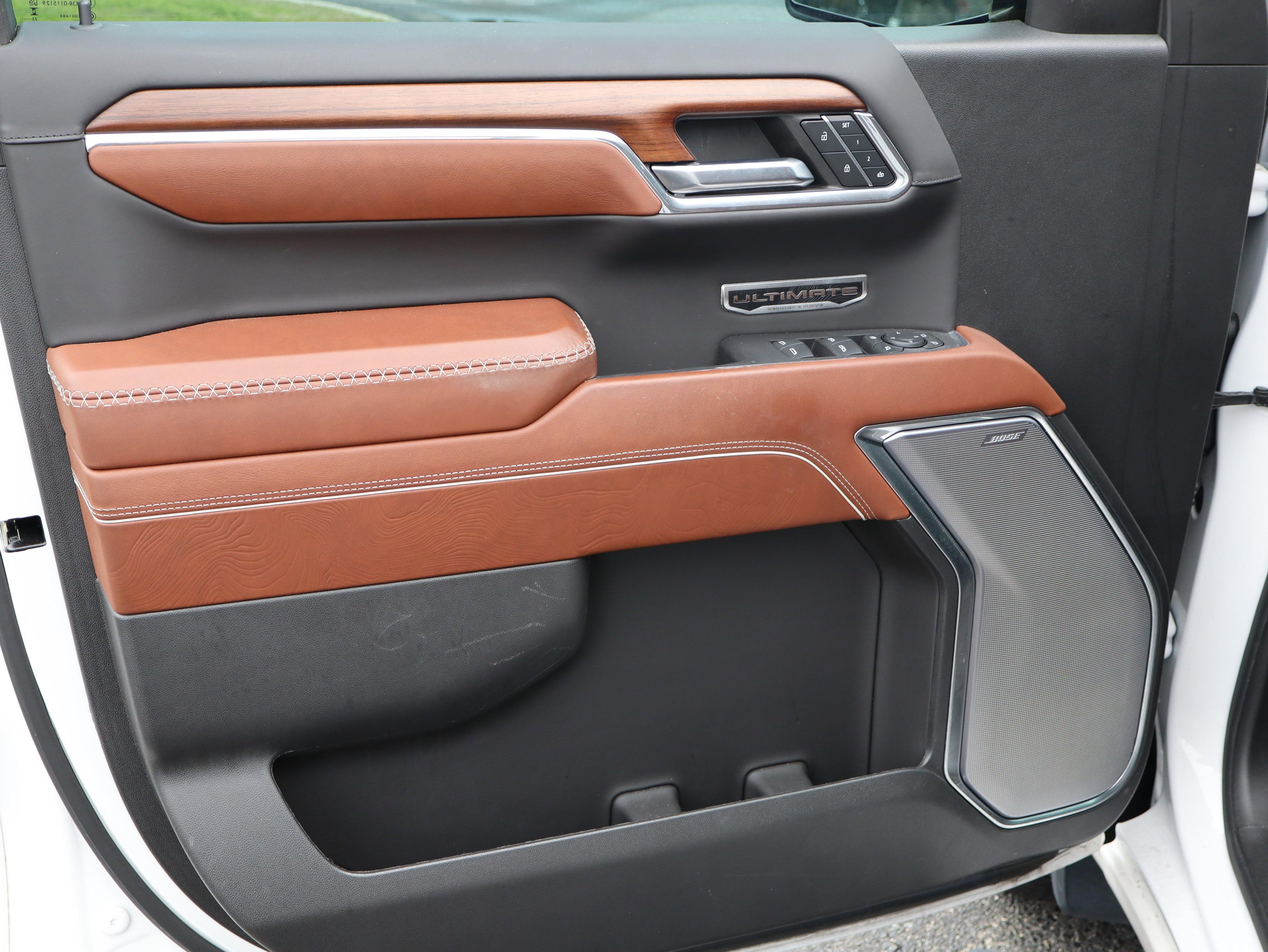 GMC Sierra 1500 Denali Ultimate Four Wheel Drive Crew Cab - Thumbnail 12