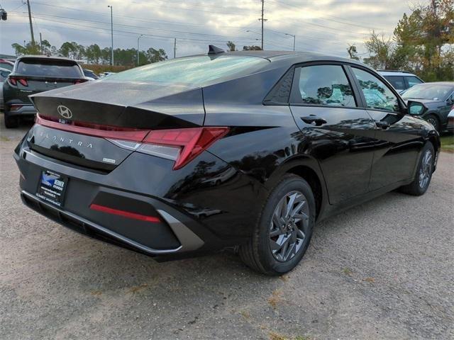 Hyundai Elantra Hybrid Blue Fwd 4D Sedan - Thumbnail 6