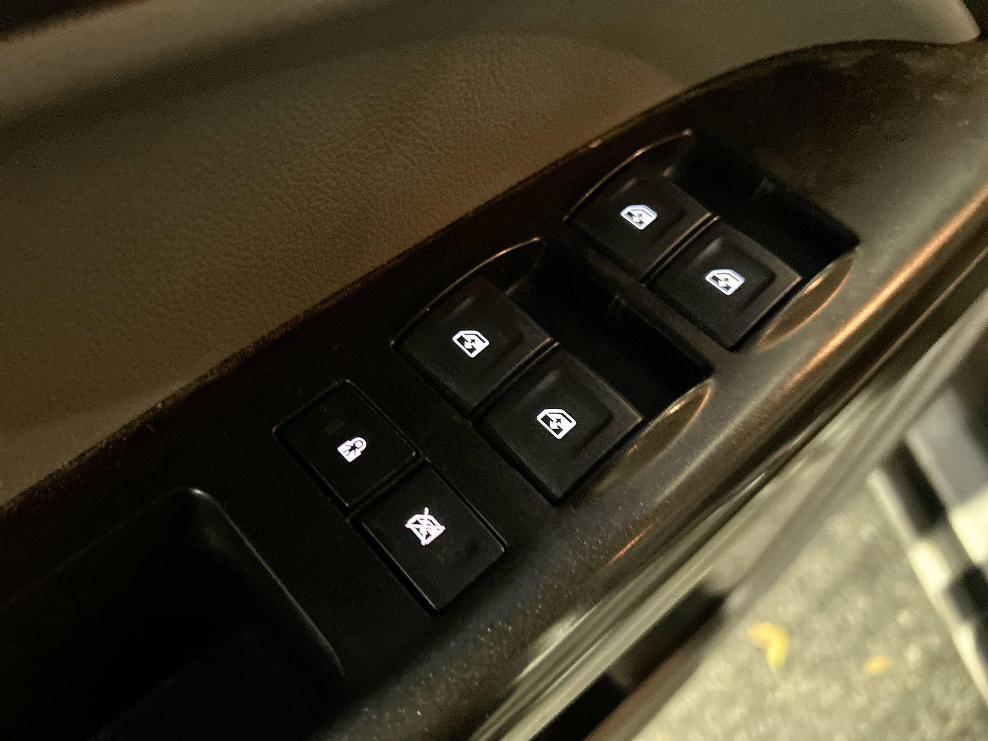 GMC Canyon Elevation Standard Rear Wheel Drive Crew Cab - Thumbnail 15