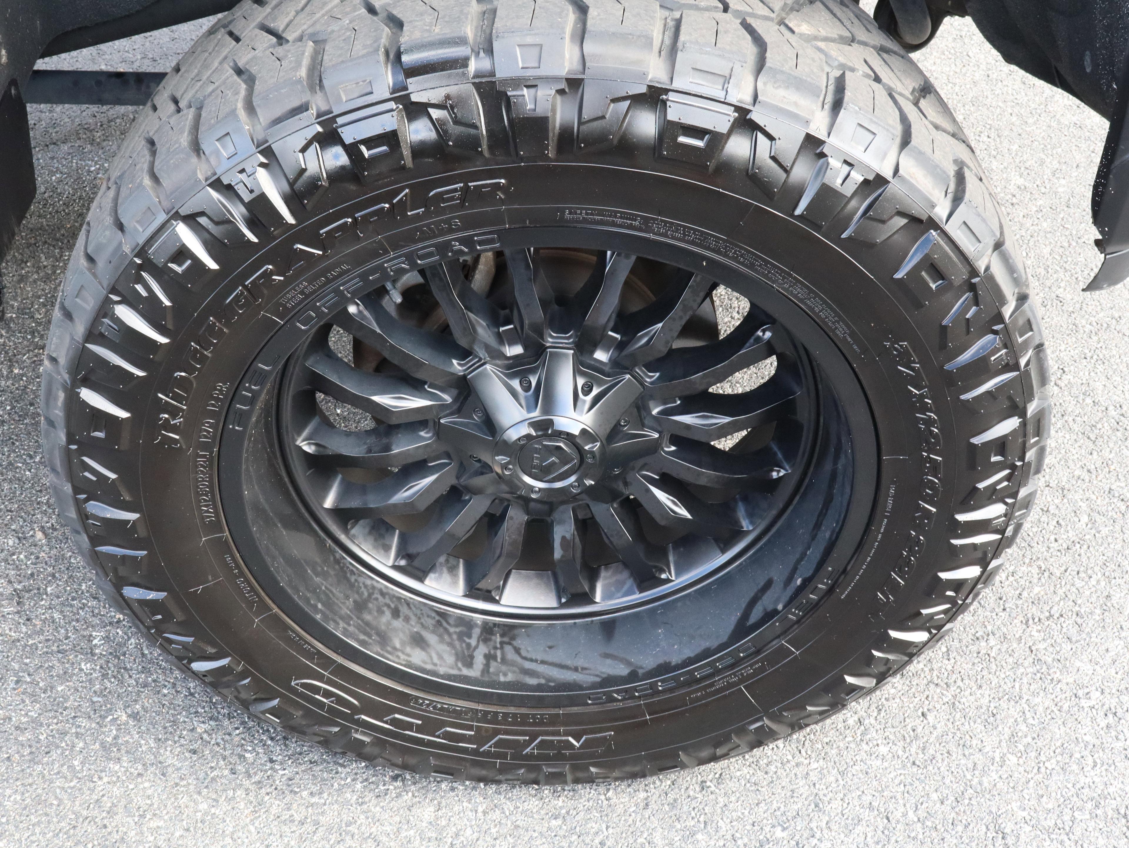 GMC Sierra 2500 Hd Denali Ultimate Four Wheel Drive Crew Cab - Thumbnail 11